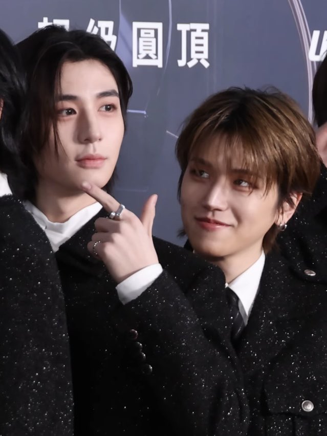 _riwoodonut's tweet image. what’s so funny let me in