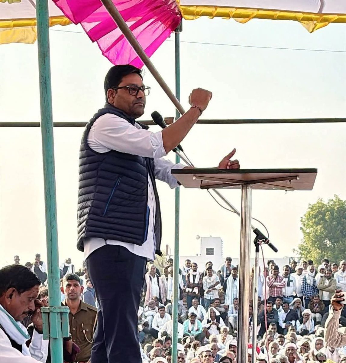 बसेड़ी के सम्मानित विधायक एवं धौलपुर जिला कांग्रेस अध्यक्ष <a href="/sanjaykumarmla/">Sanjay Kumar MLA</a>
श्री संजय जाटव जी को जन्मदिन की बहुत-बहुत बधाई!
ईश्वर आपको दीर्घायु, स्वस्थ और जनसेवा में और अधिक ऊर्जा दे।
Happy Birthday Sir!  
#SanjayJatav #BaseriMLA