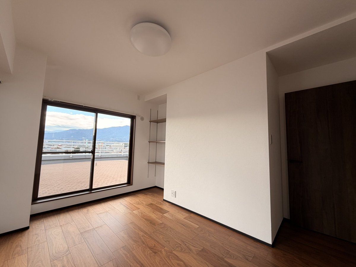 wolfroof's tweet image. 新しいふわふわ邸です💭