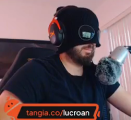 GUYS IM LIVE ON TWITCH RIGHT NOW