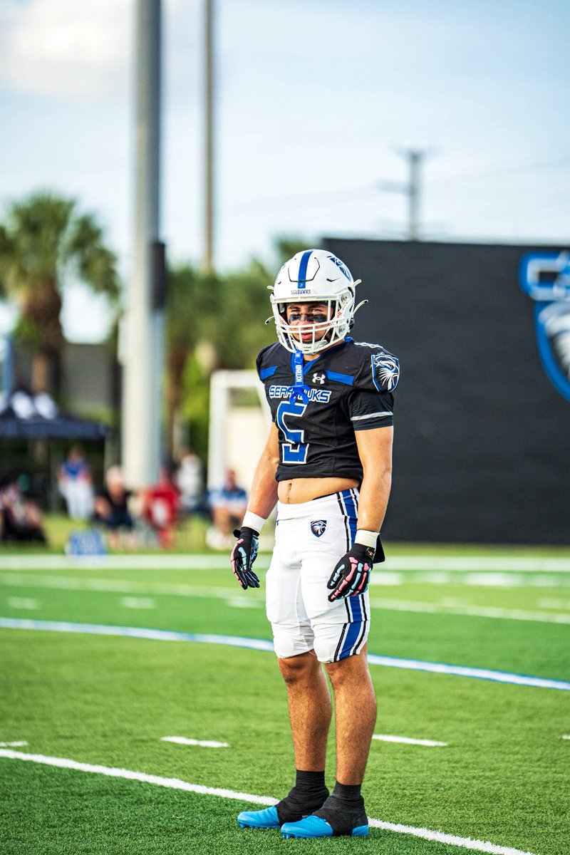 boom5jaden's tweet photo. Regular season highlights! 
-Film: https://t.co/1KtrdPKQkq
-RB/OLB
- 15.5 YPC
-635 YDS/41 Carries
-6 TD’s
-70 Y/G
-90 YDS longest run
-30 Tackles
-3 Pass deflections 
-1 sack 
-3 Tackles for loss https://t.co/zAcyHqLXeB