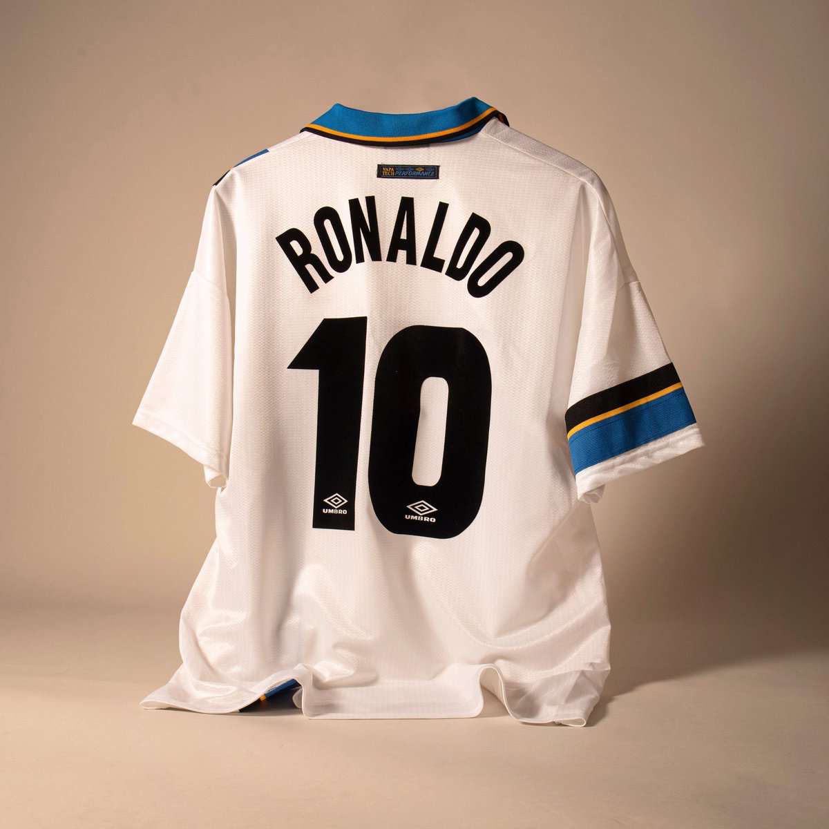 tenislinks's tweet image. 🤌🏻 Inter Milan Away 1997.