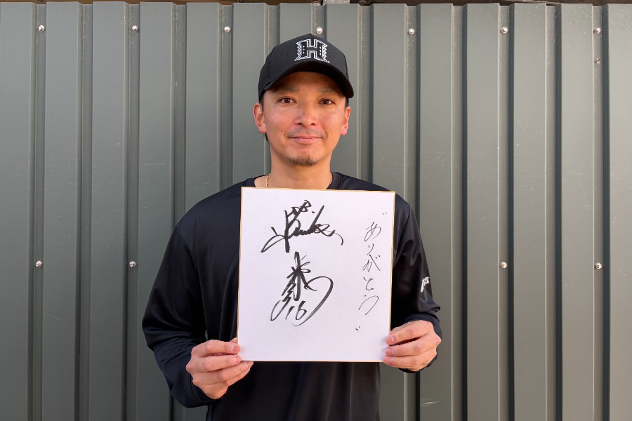 takafullc2's tweet image. 【プレゼントキャンペーン🎁】

#東浜巨 投手のサイン入り色紙を1名様にプレゼント‼

応募方法
✅当アカウントをフォロー👍
✅この投稿をいいね＆リポストで応募完了

〆切：1月22日

#sbhawks #鷹フル