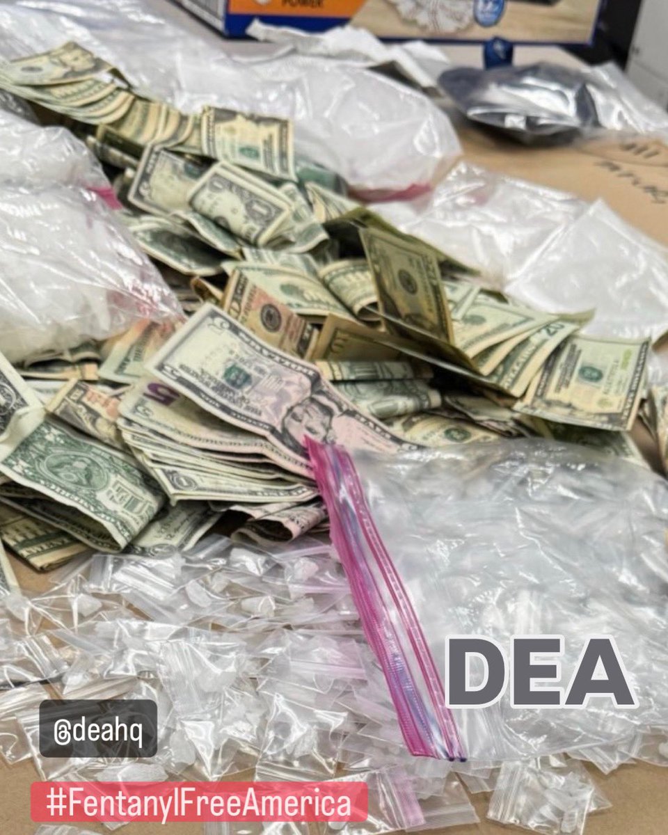 DEALOSANGELES's tweet image. DEA is committed to safeguarding communities from deadly &amp;amp; destructive drugs, like #fentanyl. Working with local partners, our agents removed bulks of #fentanyl and meth from SoCal streets. Here’s just one example. Visit dea.gov/fentanylfree #FentanylFreeAmerica @deahq 🇺🇸