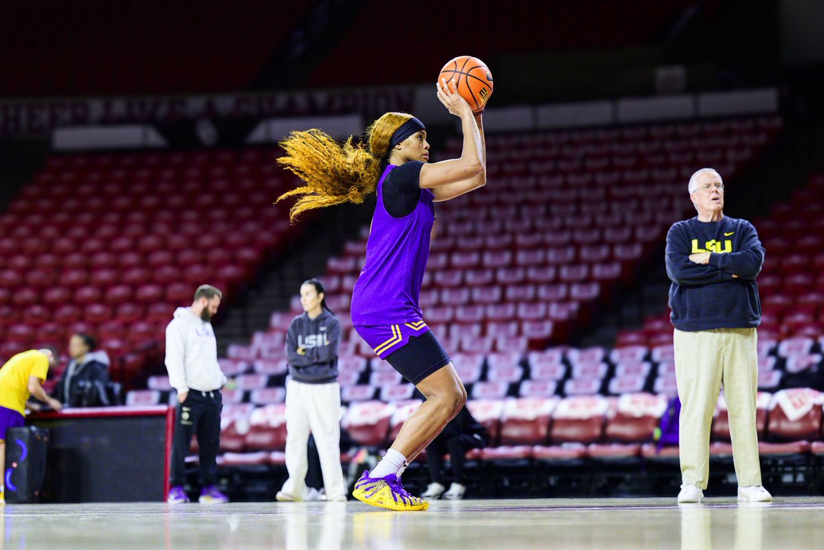 LSUwbkb's tweet image. 📍 Lloyd Noble Center