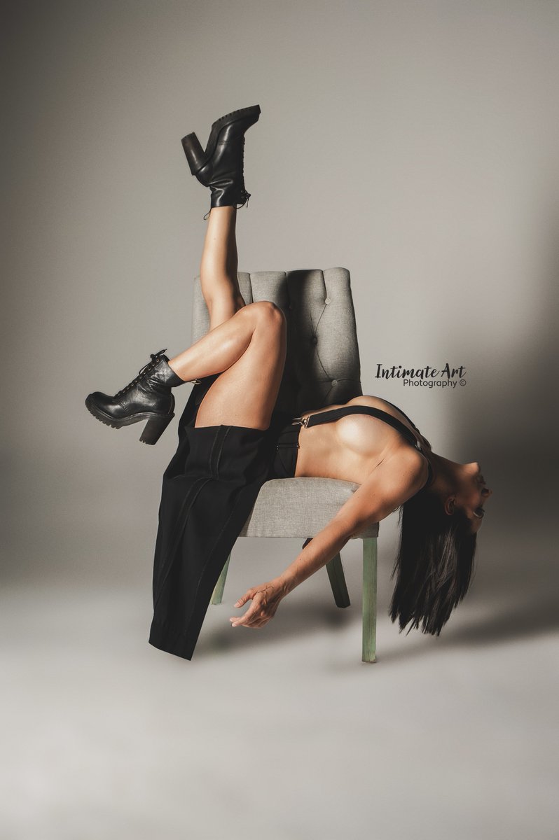 Intimate Art Photography Studio tweet media