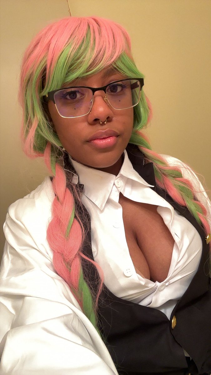 This button fighting for its life. 😂