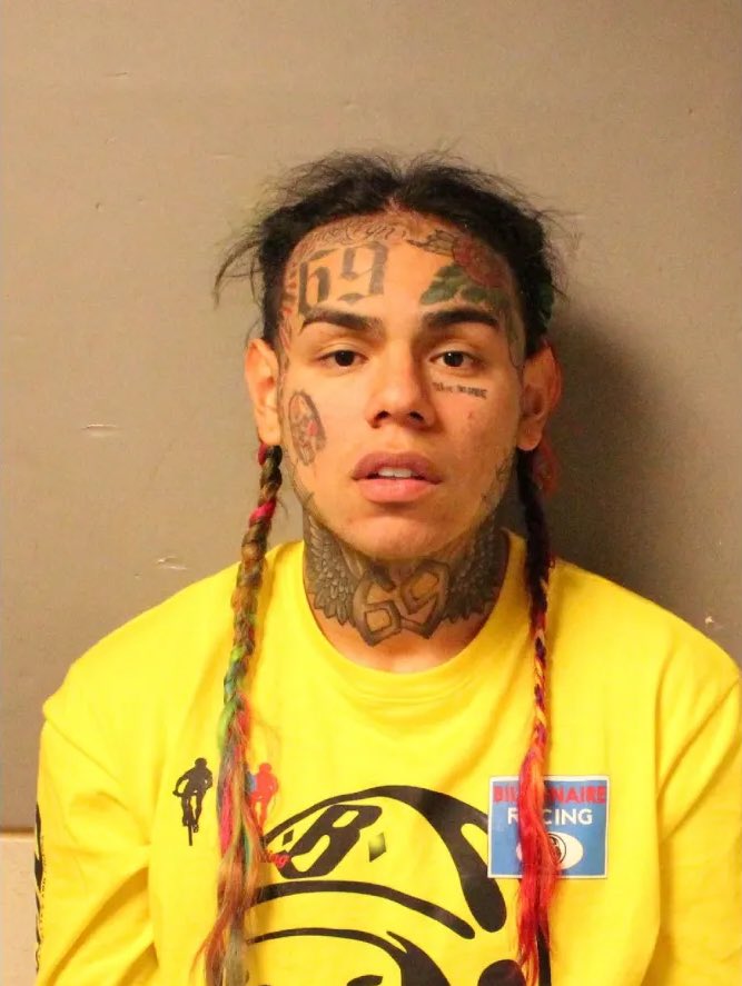 TommyGoBraazy's tweet image. Popular Rapper “Tekashi 6ix9ine” has reportedly been st*bbed 31 times this morning in NY Prison Facility sources says a fight broke out and a small man brought out a sword 

He was only serving a 3 month sentence 🤦🏽‍♂️ he’s currently in critical condition 

Pray for 6ix9ine 🙏🙏