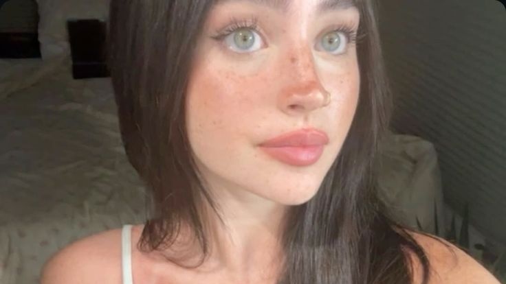 POI03VGIA's tweet image. ⠀⠀
⠀⠀⊹ ⚓️ ⋄ 𝒑oıson 𝒎αrıs 𝒔tormkeel . 

──  ﹐ funçα̃o: gostosα que serve drınk e cαntα ocαsıonαlmente 1
──  ﹐ bebıdα fαvorıtα: quαl quer coısα com morαngo
──  ﹐ n° de bebıdαs consumıdαs: ıncontάveıs
──  ﹐ n° de pırαtαs chutαdos: entre 8 e 80
⠀