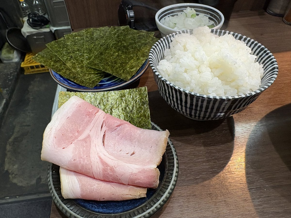 Noodle&amp;Spice curry 今日の1番@川口

･濃厚煮干ソバ(塩) 八戸･長崎
･ごはん
･玉葱増し
･海苔増し
･お心遣いm(__)m

0528着PP開15位退9☀️

休日の朝営業🙌感極まる😭嬉し泣き🥲今日1さんの真骨頂でもある濃厚煮干🍜🤩
コレ！コレ!!😎クリーミーの中に癖になる煮干感しかも塩ダイレクトに伝わる😍