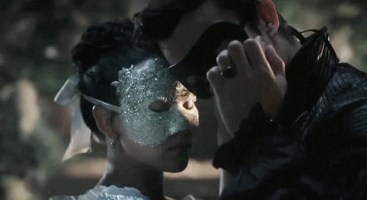 eyremoors's tweet image. Sophie closing her eyes when benedict kissed her palm, so when she wished she could escape at that moment with him as she did when they danced 🥺