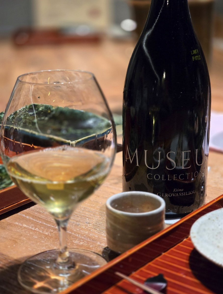 msRobin__'s tweet image. 모임의 테마가 초호화 술파티라서 펨돔님은 미용실까지 다녀오셨는데 트레이닝복을 입고 나온 멜섭이 있다 ??? 

글구보니 정작 나는 펨돔님 헤어는 기억이 안나고 신고오신 검은색 구두만 생각나는걸 보면 이래서 1+1 운명공동체로 엮인건가 😑😑😑

부디 잘해서 구독서비스 개시하여 면책권 안겨다오