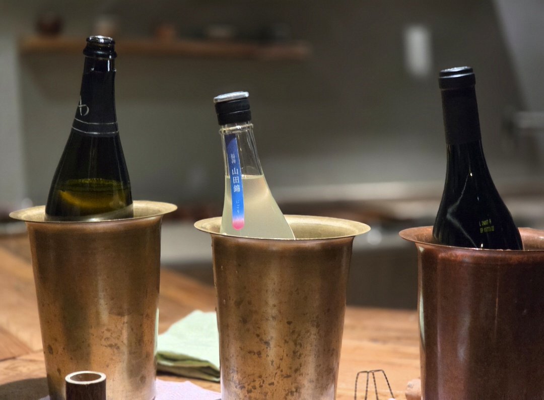 msRobin__'s tweet image. 모임의 테마가 초호화 술파티라서 펨돔님은 미용실까지 다녀오셨는데 트레이닝복을 입고 나온 멜섭이 있다 ??? 

글구보니 정작 나는 펨돔님 헤어는 기억이 안나고 신고오신 검은색 구두만 생각나는걸 보면 이래서 1+1 운명공동체로 엮인건가 😑😑😑

부디 잘해서 구독서비스 개시하여 면책권 안겨다오