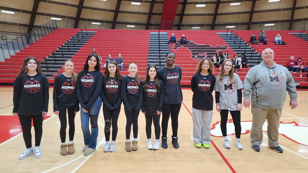 Munster_Sports's tweet photo. Special thanks to our Wilbur Wright Middle School teams for joining us at tonight's girls basketball game!
#wearemunster #rollstangs
#futuresprogram https://t.co/iu1sPofFdx