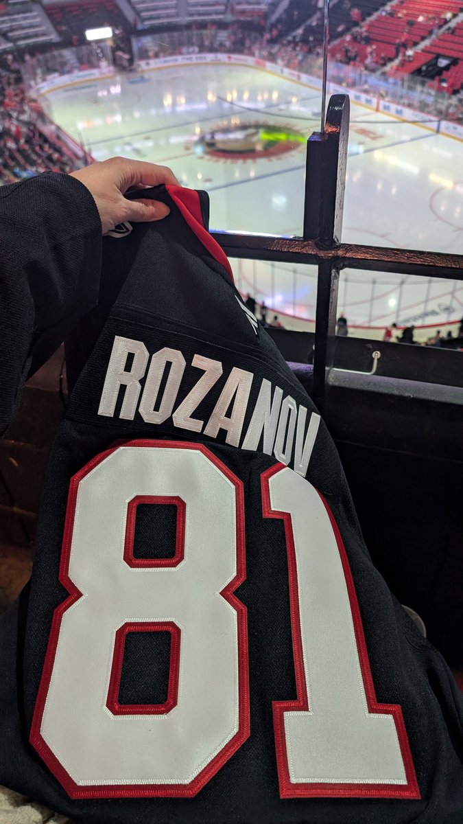 JBen2A's tweet image. Love this @Senators !!!
All proceeds from Rozanov and Hollander jerseys are going to Ottawa Pride Hockey!!!!!!!
Merci @SenateursLNH 🫶🏻