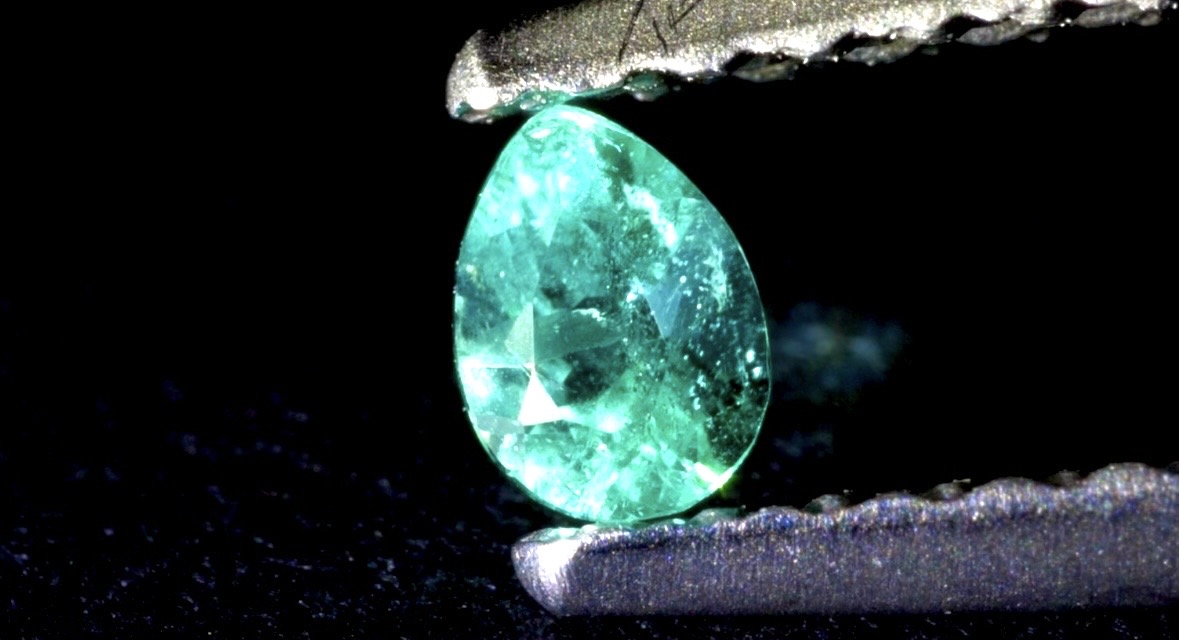 【激ムズ宝石クイズ💎】

画像の中で
パライバトルマリンではないのは
何番でしょうか⁉️🤔✨

1枚だけ違う宝石が入っています☝️

回答はリプライに〜

正解者の中から
抽選で1名様に宝石プレゼント🎁💎

さぁさぁ〜
挑戦の時間です‼️
是非是非🙇‍♂️✨