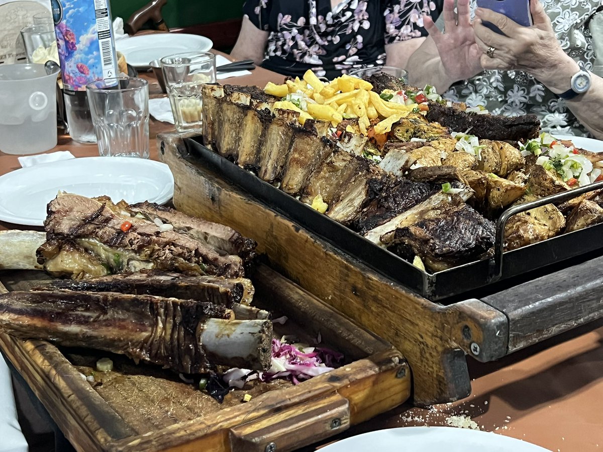 ilanolkies's tweet photo. Asado terrible en El Ferroviario. Primera vez en esta parri. Muy lejos de todo https://t.co/ZpXuPdEUSH