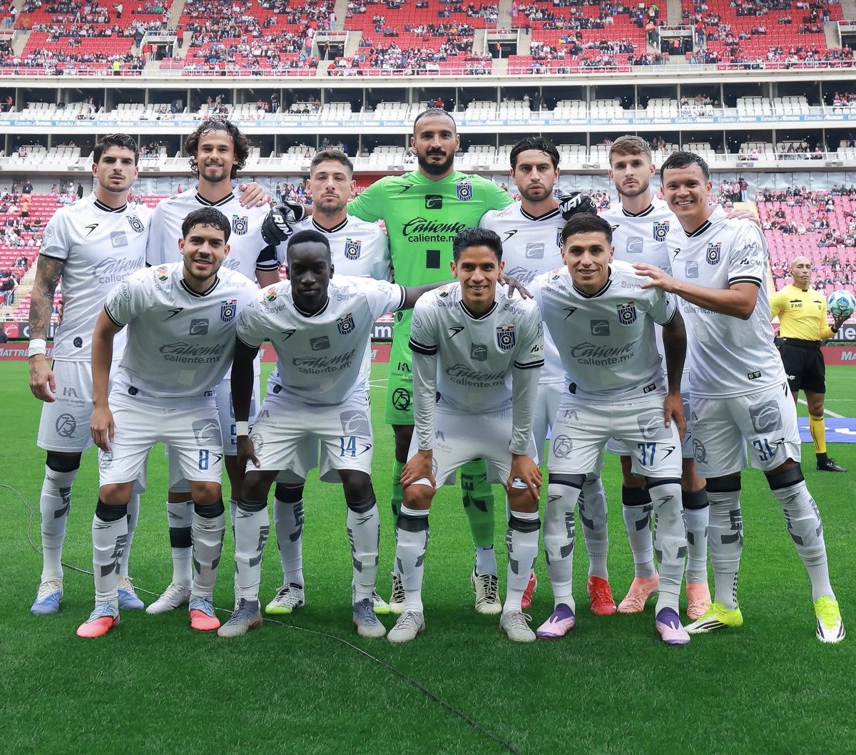 Gran parte del juego desconectados entre líneas, un paso atrás del rival y con desorden defensivo.
Los 3 juegos, GALLOS ha estado abajo en el marcador y ante la necesidad adelanta líneas y logra tener llegada. 
Allison de nuevo muy correcto.
Se vienen dos semanas de trabajo.