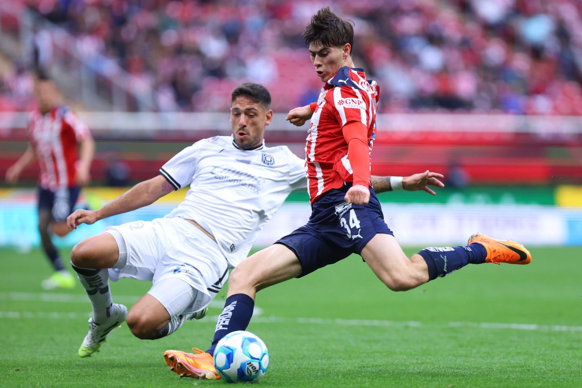 ⚽ #TiempoExtra Chivas derrota 2-1 a Querétaro en Guadalajara.