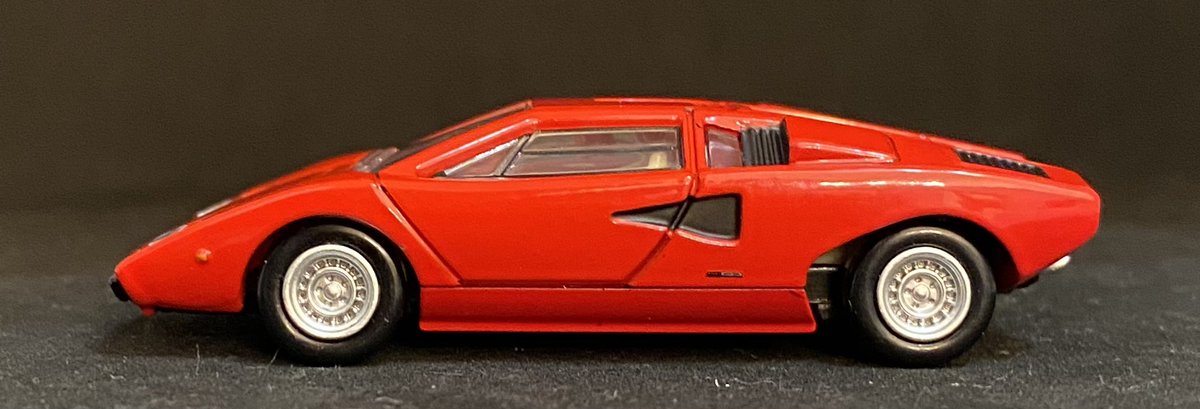 jyonagino's tweet image. トミカプレミアム｢ランボルギーニ・カウンタックLP400｣スーパーカーと言えばこのスタイル♪たまらん未来感がいい！！
ライト開閉とエンジンフード開閉ギミックあり(☆&amp;gt;ω&amp;lt;)

#トミカプレミアム
#ランボルギーニ・カウンタック
#LP400