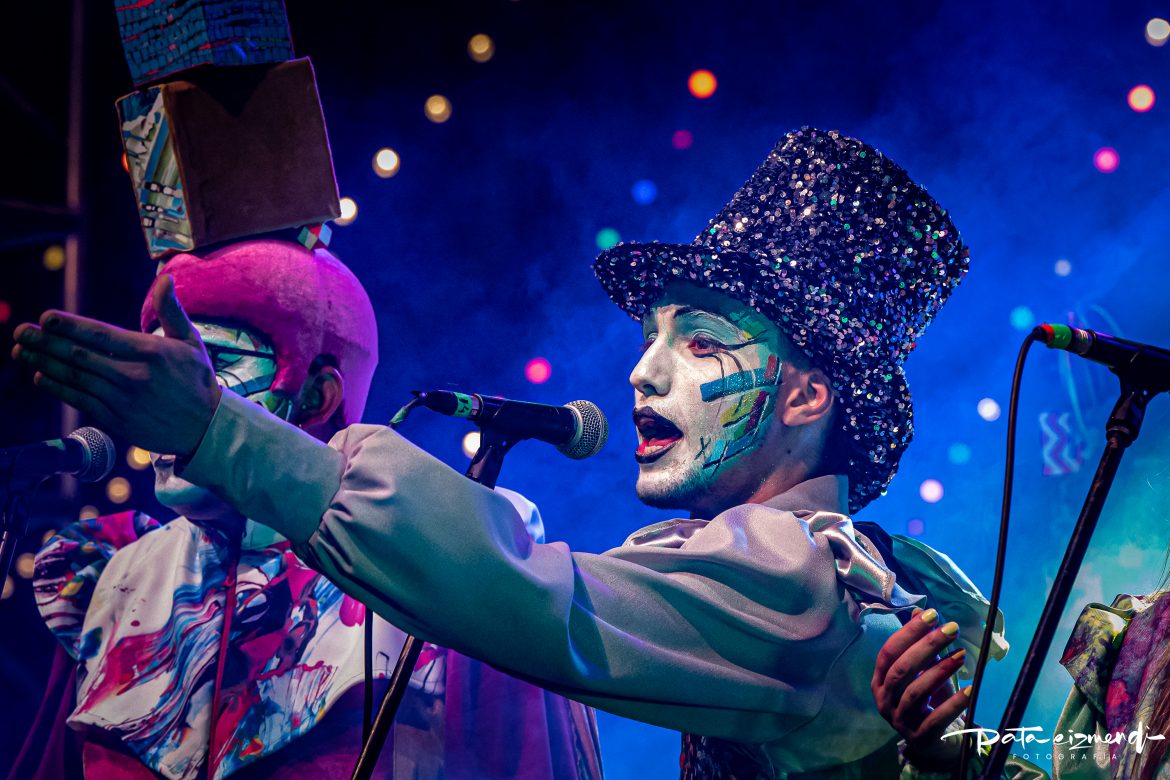 LA GUÍA DEL CARNAVAL 2026. 

Conocé los espectáculos, técnicos y componentes de las 40 agrupaciones del Concurso Oficial montevideano.

》 callefebrero.com/2026/01/16/est…