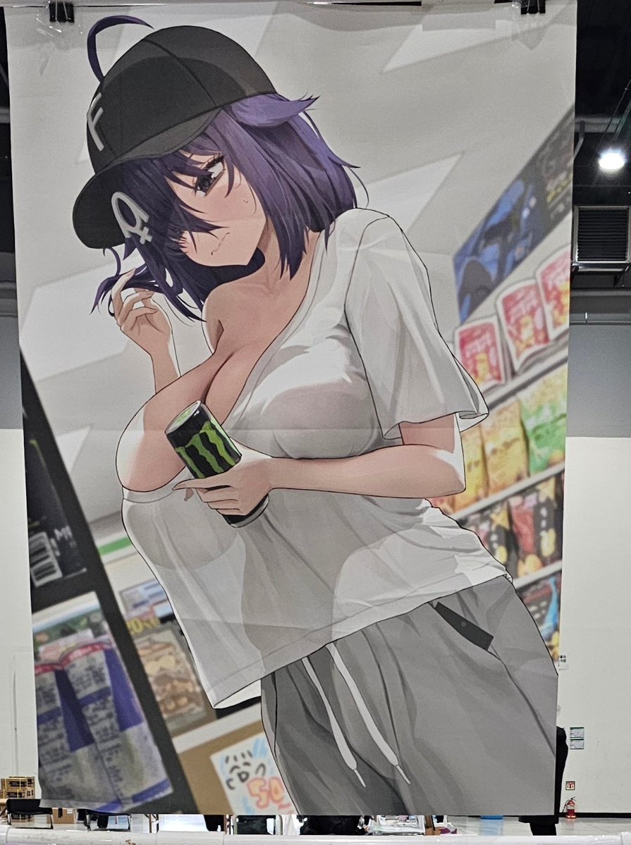 유니버스마켓 오늘도 2시에 색지 판매 예정이고 3시엔 현수막 판매 예정입니당 