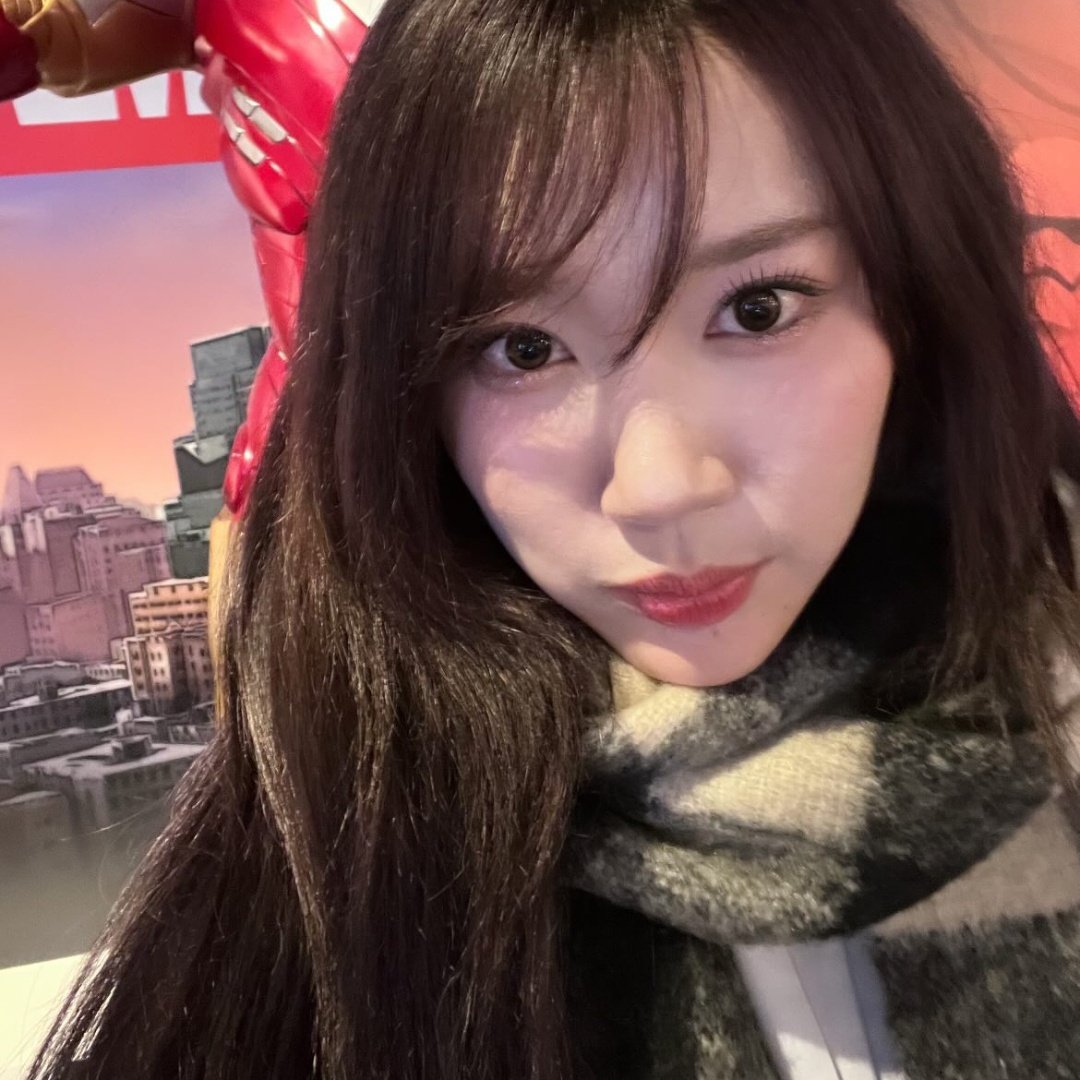 gloekosa's tweet image. ini kalo jadi anak twitter udah ada captions

"japan with my girlfriend🌸🖤"