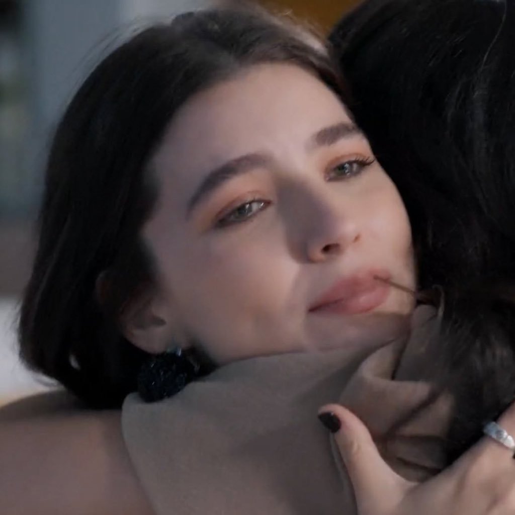 heejinvcr's tweet image. eu acho muito simbólico e bonito que toda a rede de apoio da lorena são mulheres