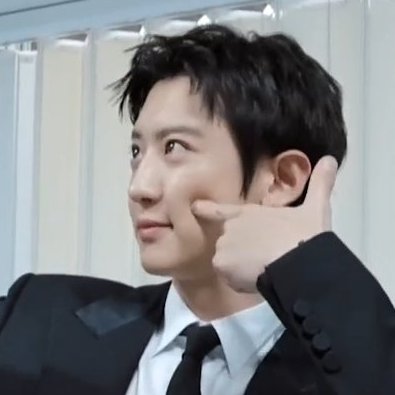 cheek poke 😼👈

#찬열 #CHANYEOL