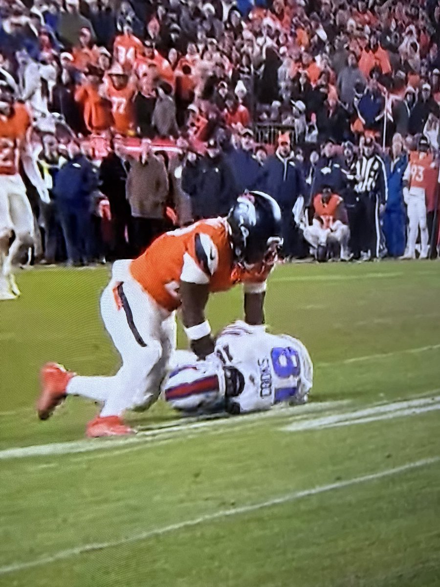 can anyone tell me how this isn't a catch?