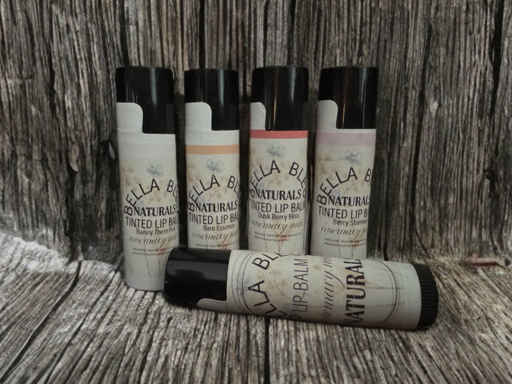 bbleunaturals's tweet image. Monday's Giveaway from @bbleunaturals and @JohnDParody is to beat the winter chill and reclaim your glow! ❄️

🥈2 winners will receive:
🌠Tallow Whip, Crack Stick and Lip Balm
Men's or Women's varieties depending on the winners

🎯 Follow us @bbleunaturals and @JohnDParody 
🎯…