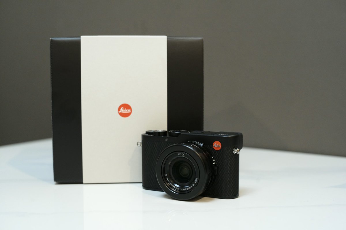 ライカカメラの写真をライカで撮るためには2台必要なわけで…

D-LUX8軽いし気軽に持ち歩けていいね。
ちょっと羨ましいw