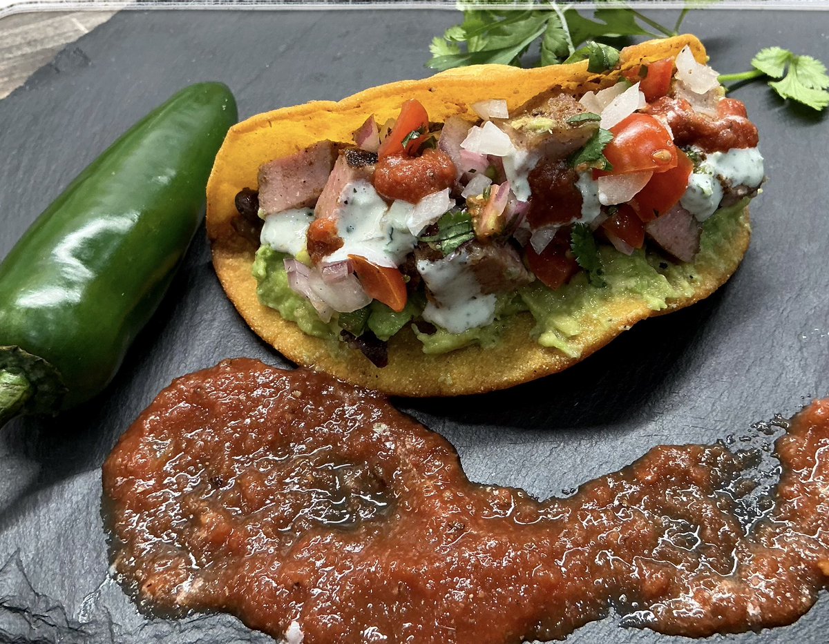 crappiedoc's tweet image. Open fire tacos done right.
Pork flank steak  seasoned with @DadSeasoning adobo and sazon cooked hot on an @hastybakegrills over live fire.
Fried corn tortillas. Guac base.
Finished with @AnciraSalsa 

Simple food. Serious flavor. 🔥🌮

#LiveFireCooking #HastyBake #BBQLife