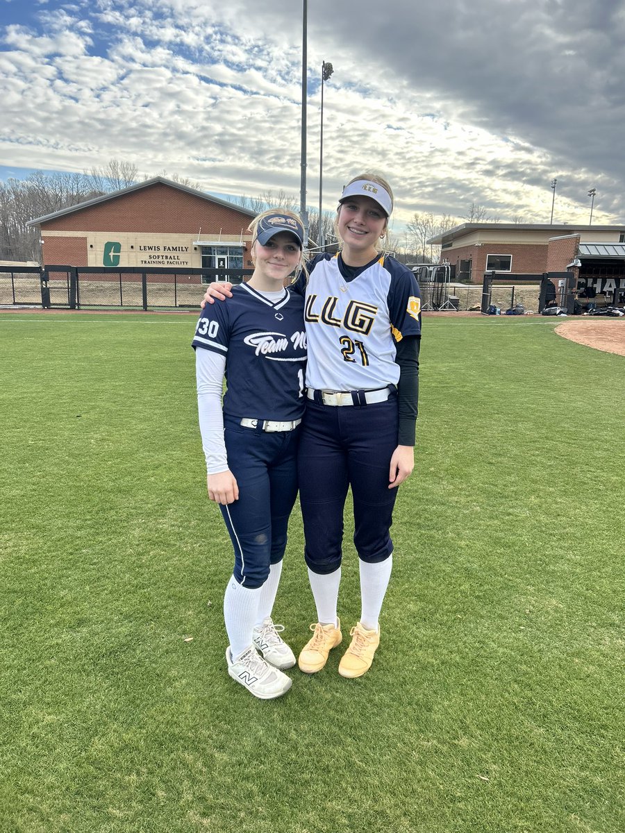 GracieMich36063's tweet image. ⚡️First UNC Charlotte camp in the books! I had an amazing time learning more about the program and sharpening my skills. Huge thanks to all the coaches who guided me today! Let’s go Niners!! ⚡️@CharlotteSB @Org_LLG @llgmccauley #getstruck #lightitup #lightsout