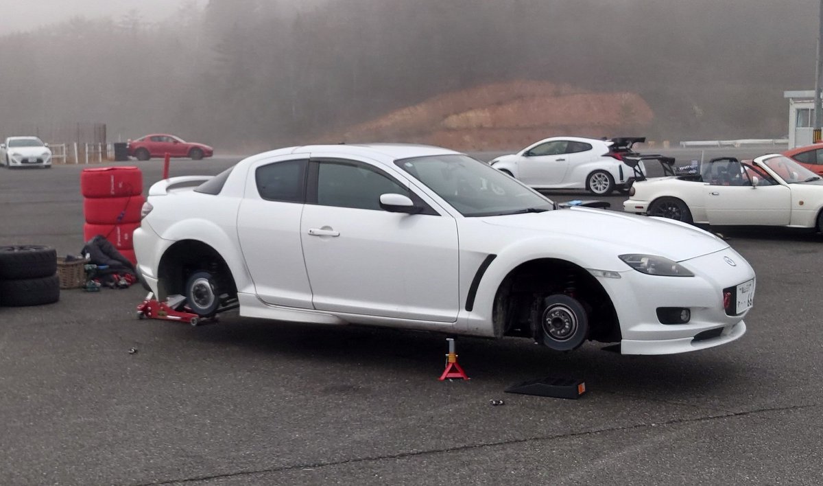 2本目ウォーマーかけてアタックしたけど撃沈…
リア新品R23はグニャグニャして失敗だったかも。
5部山くらいまで減らせばいけそうな気はするけど…
#タカタサーキット
#撃沈