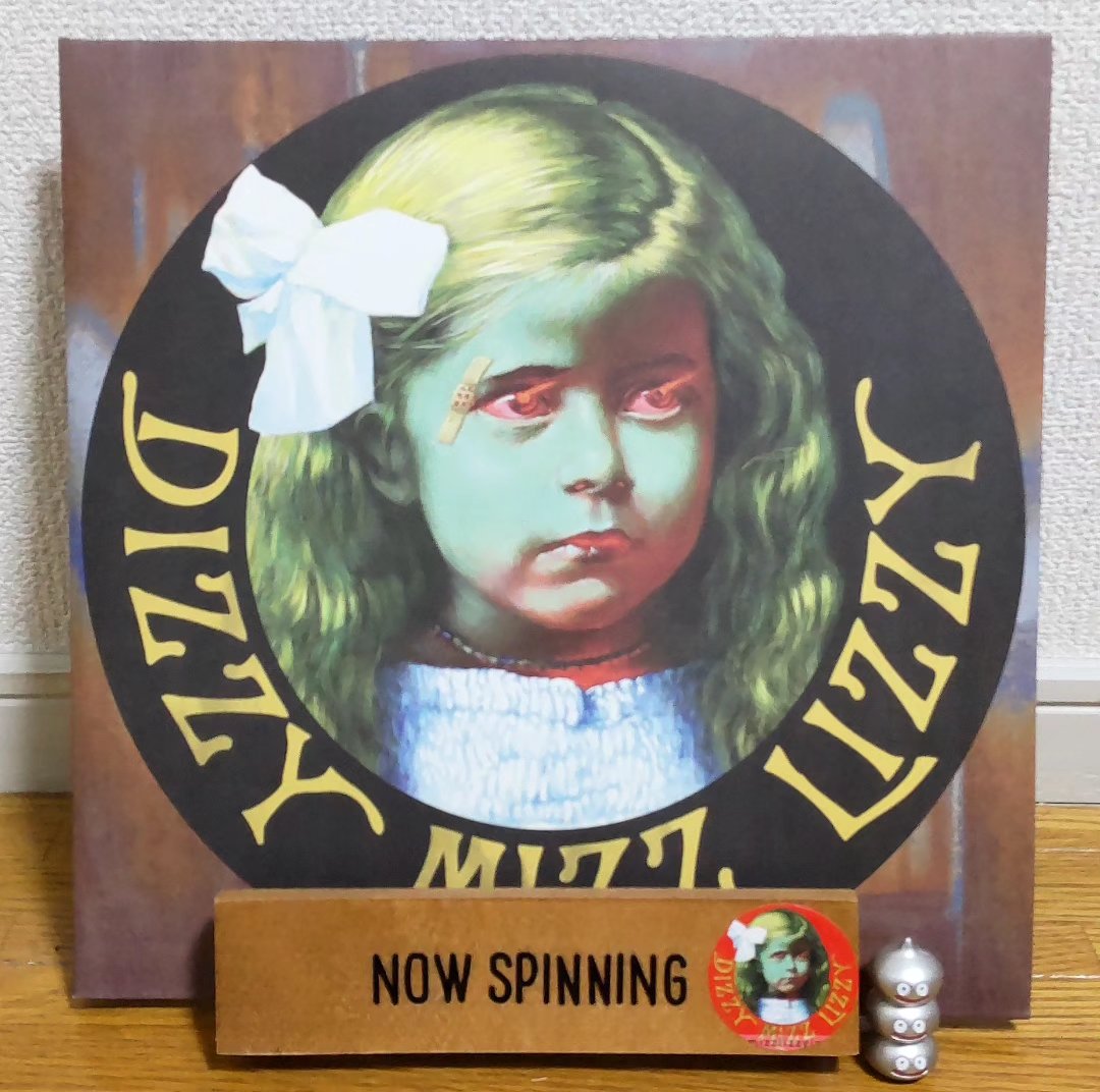 デンマークのロックバンド Dizzy Mizz Lizzy の1stアルバム「Dizzy Mizz Lizzy」は今から31年前の1995年1月18日（日本盤）に発売されました。現在も母国のロックアルバム最高売上記録を保持しており日本でも10万枚以上の売上を記録！昨年の30周年ライヴも好評でした！
好きな人はRP・いいねを🙏