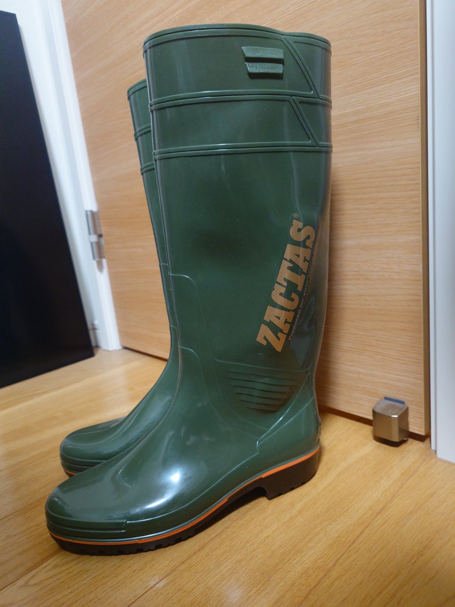 昨日オフハウスで見っけて、サイズドンピシャだったので即買いしました
カーキはかっこよくてエロいねぇ
よれ具合もたまらないですわ