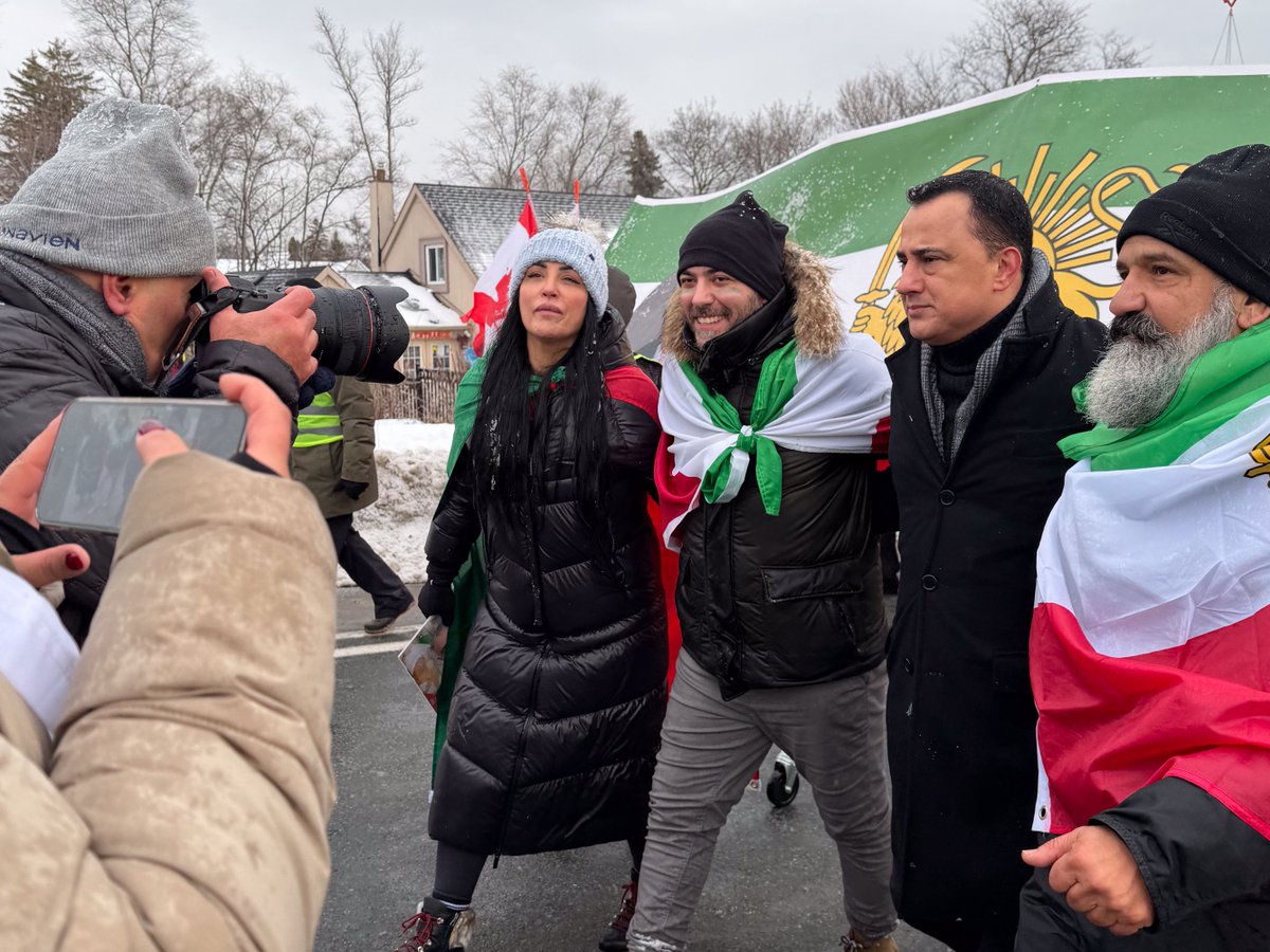 MichaelParsa's tweet photo. Tens of thousands in #RichmondHill came out to show their support for the brave women, men and children of Iran.

While the regime tries to violently silence the people, we will all be their voice.

Thank you to everyone who organized this peaceful demonstration of support. 

#FreeIran