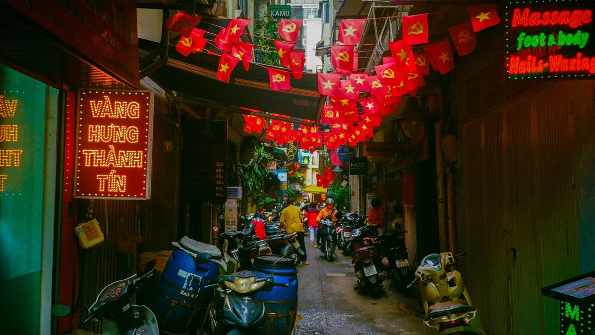 eamonsphotoss's tweet image. vietnam on 35mm film