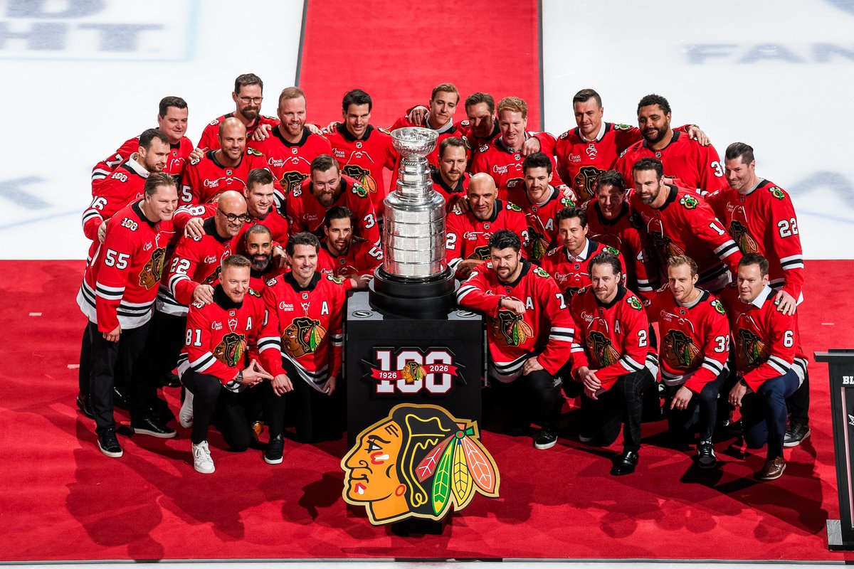 NHLBlackhawks's tweet image. a picture worth a thousand words🏆