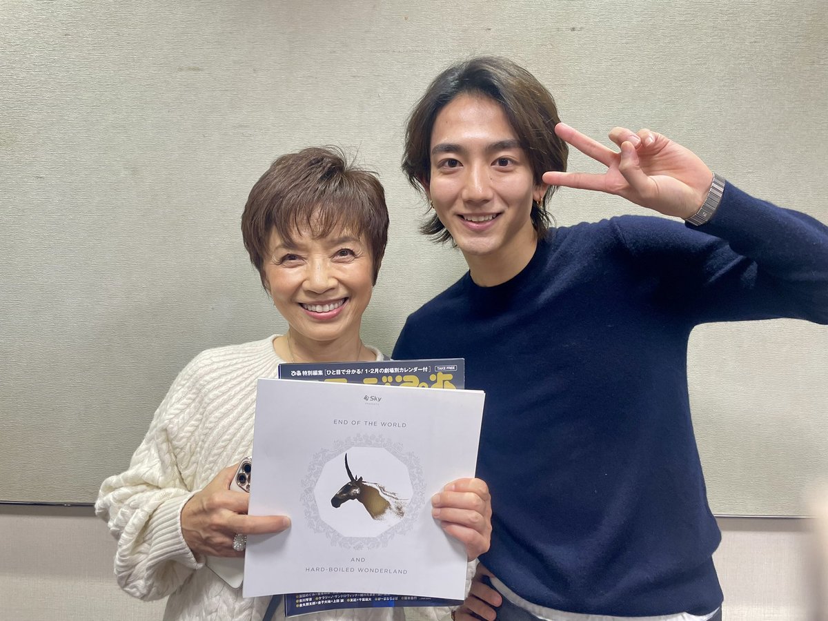 kiita130's tweet image. 昨日は、榊原郁恵さんも観劇！

久しぶりの　#五色田介人 &amp;amp;
#五色田ヤツデ　チュン

ありがとうございました💕

byスタッフ
#ゼンカイジャー
#世界の終りとハードボイルドワンダーランド舞台