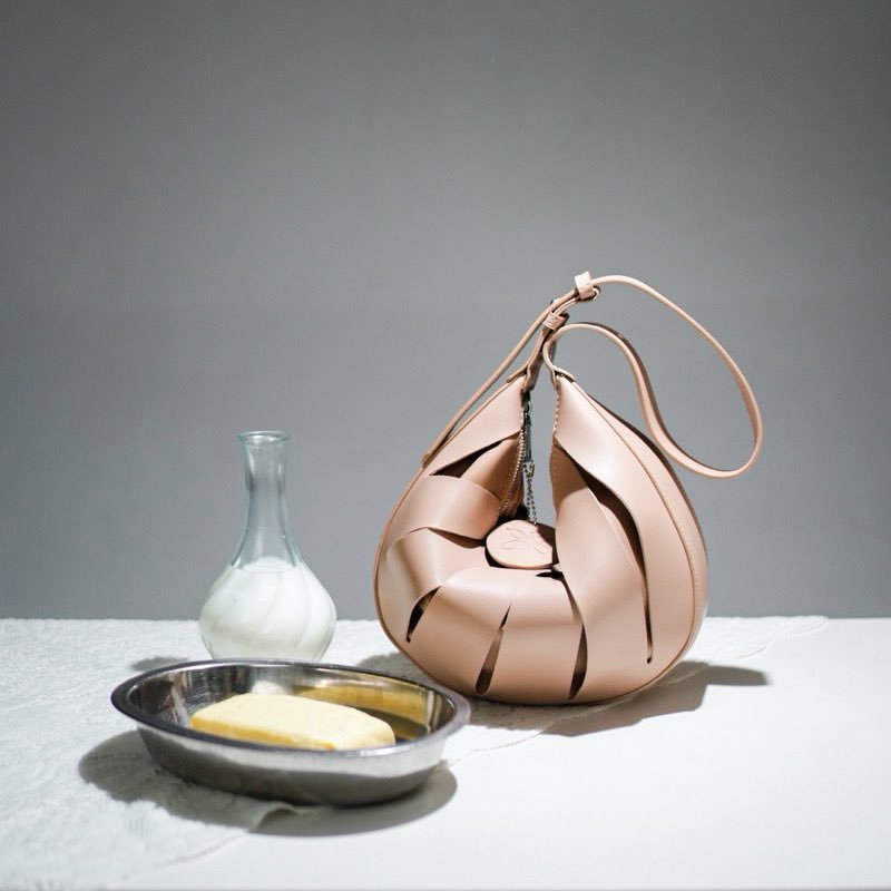 nishyaa___'s tweet photo. A small bag that fits all the essentials? Yes please 💅🏻💕 https://t.co/Ylue5lcBoj