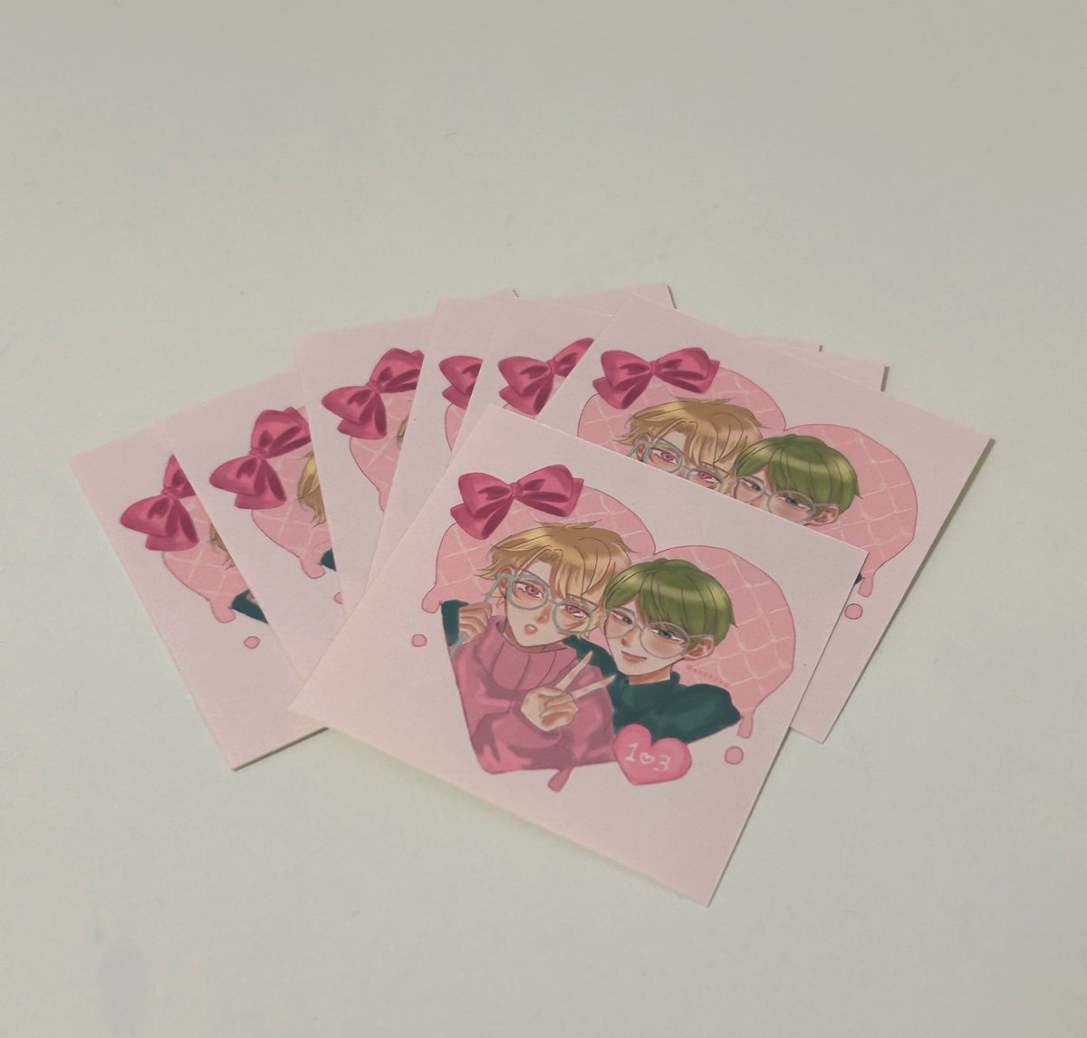 オンリーに持ってくステッカー届きました〜！！こんな感じ！スマホ挟めます🙆‍♀️