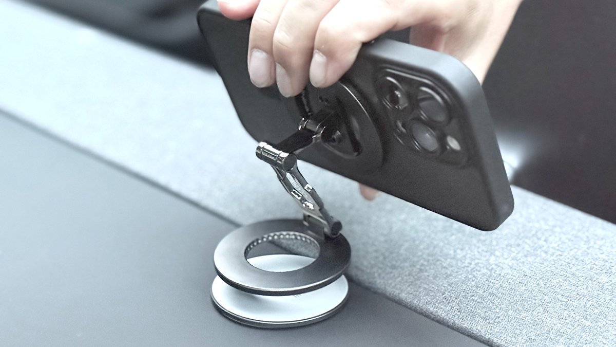 EneHills's tweet image. 車の中って、スマホの置き場に迷うことありませんか🚗

専用の回転台で、限られたスペースでも Dual Magic Ring Pro を安定して設置できますー

#ガジェット #スマホアクセサリー #MagSafe #車内 #カーマウント #ドライブ