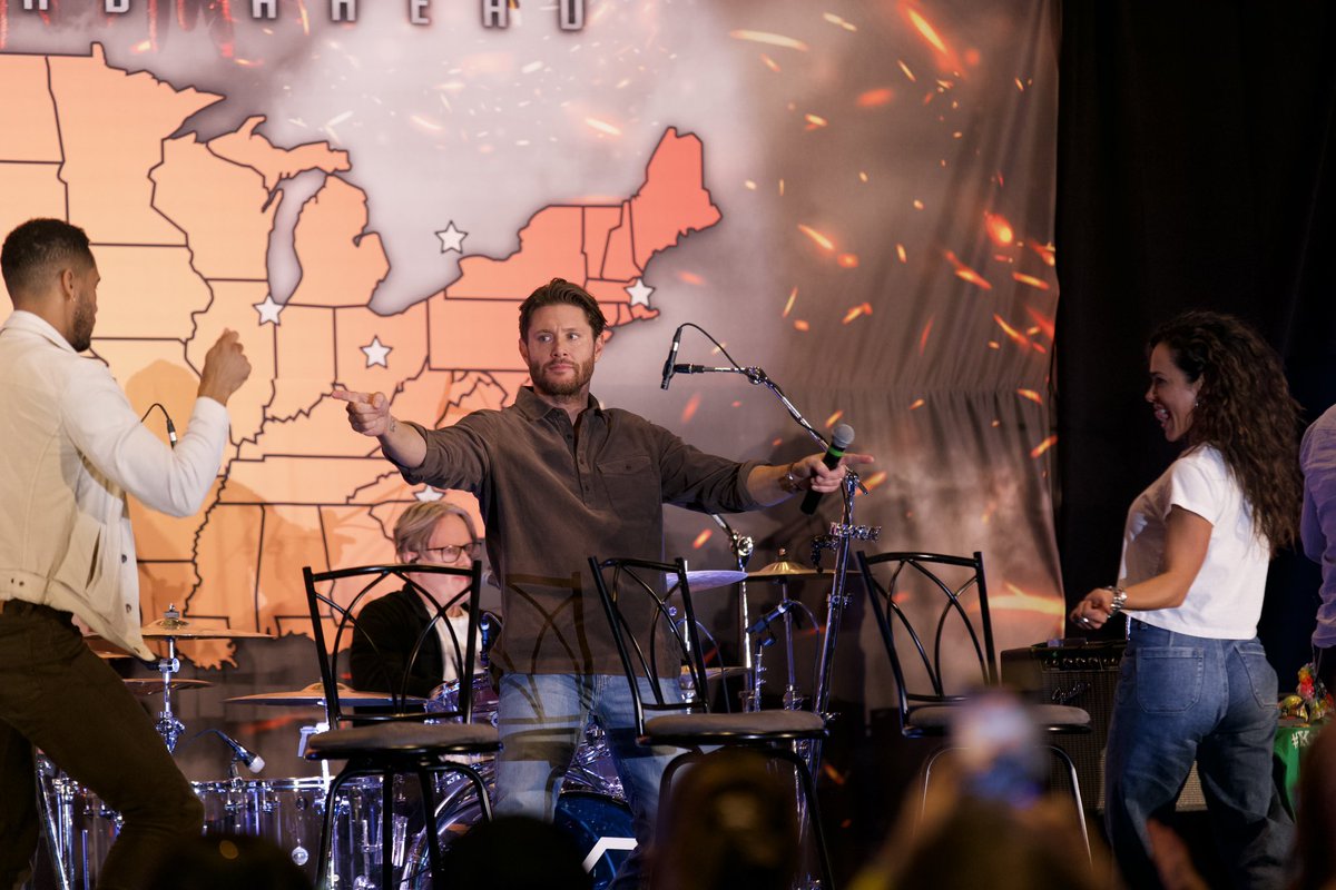 amymariepics's tweet image. mr jensen ackles !! .. crashing the countdown panel at #spnvegas