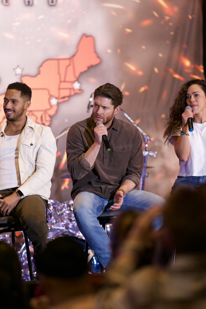 amymariepics's tweet image. mr jensen ackles !! .. crashing the countdown panel at #spnvegas