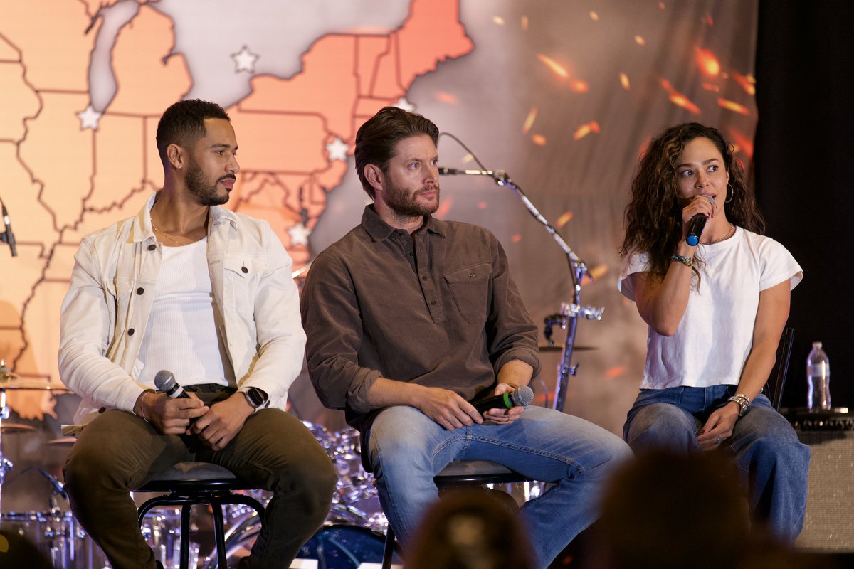 amymariepics's tweet image. mr jensen ackles !! .. crashing the countdown panel at #spnvegas