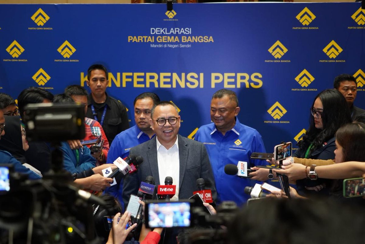 𝗗𝗘𝗦𝗘𝗡𝗧𝗥𝗔𝗟𝗜𝗦𝗔𝗦𝗜 𝗣𝗢𝗟𝗜𝗧𝗜𝗞…

Di tengah demokrasi yang sedang pancaroba, berserikat melalui partai politik adalah keputusan yang berani. 

Salut kepada para aktivis yang pantang menyerah, berikhtiar menyehatkan kembali demokrasi kita.  Politik kita memang sedang