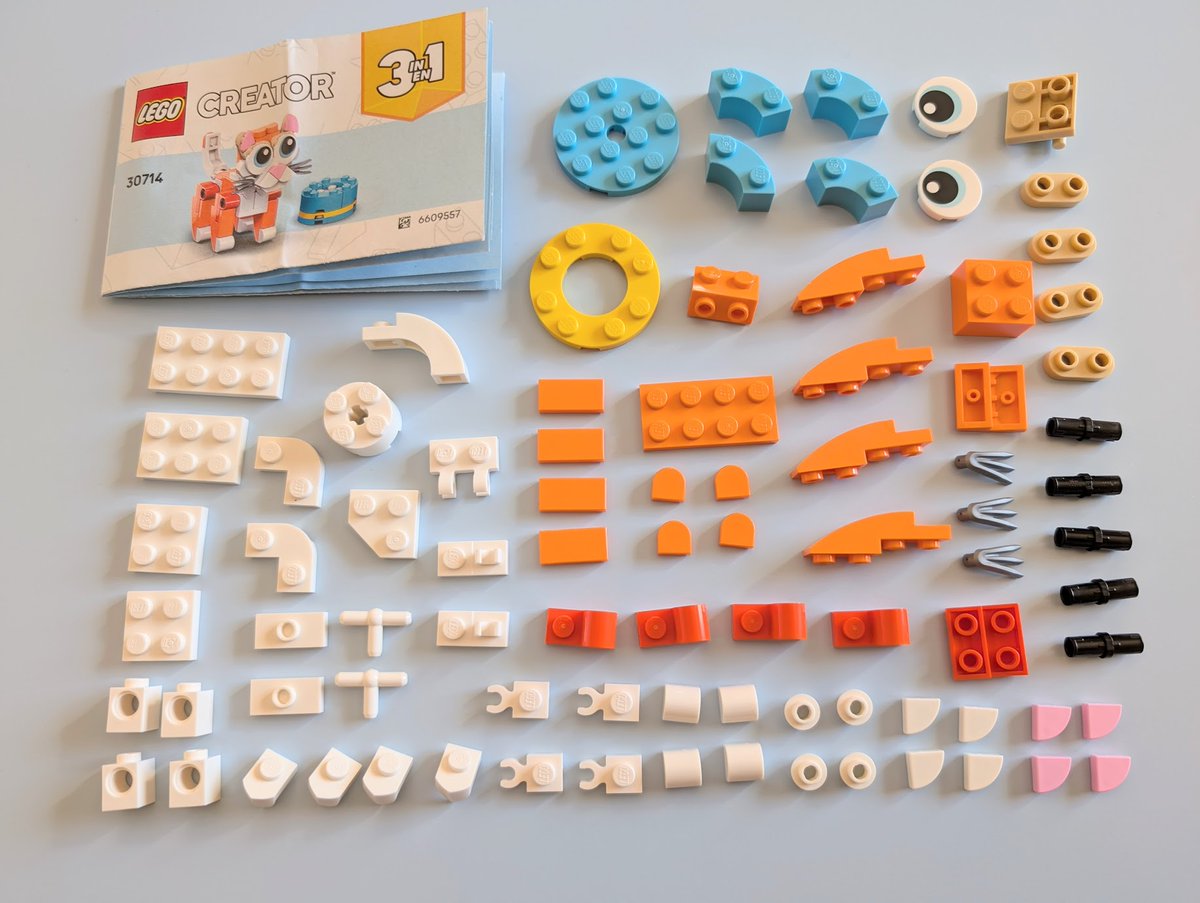 yo05sensei's tweet photo. LEGO クリエイター3in1 #30714。猫とフクロウとワニ。猫以外は微妙。 https://t.co/YSGtTqUfwh