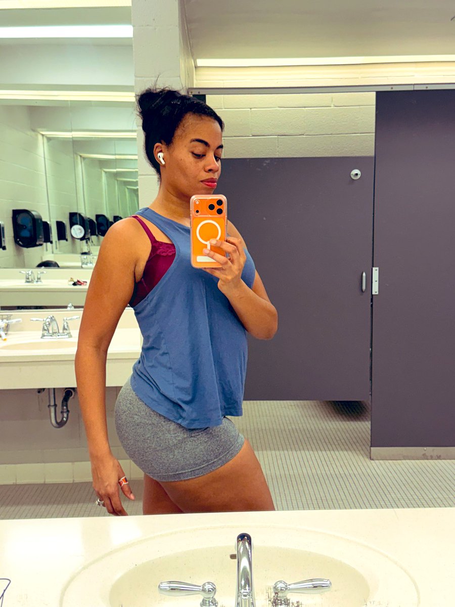 Helaina M Moore tweet media